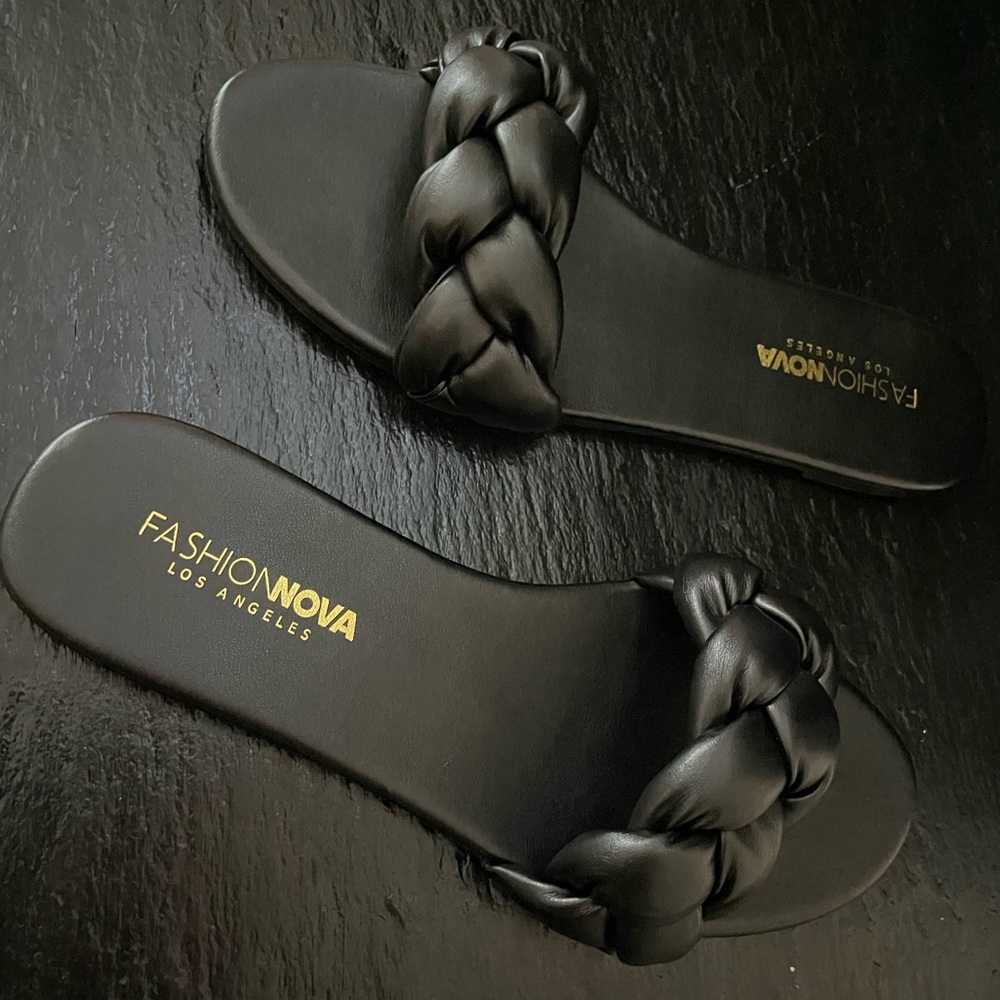 Black Knot Sandals